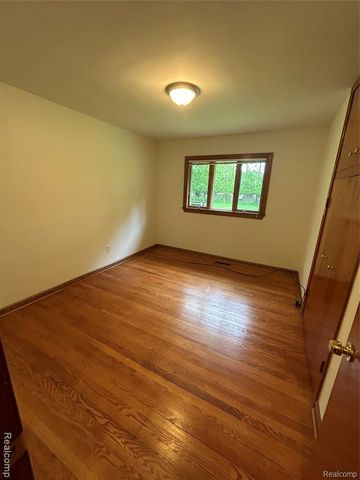 25426 Edgemont Drive, Southfield, MI 48033