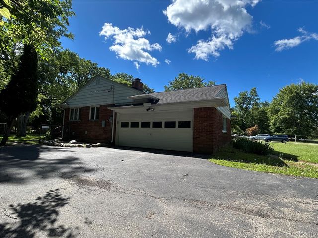25426 Edgemont Drive, Southfield, MI 48033