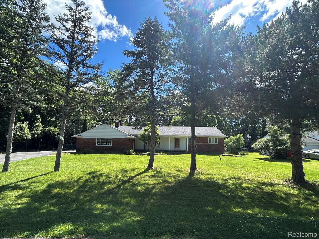 25426 Edgemont Drive, Southfield, MI 48033