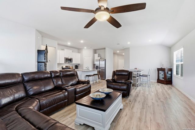 5911 Akin Stroll, San Antonio, TX 78261