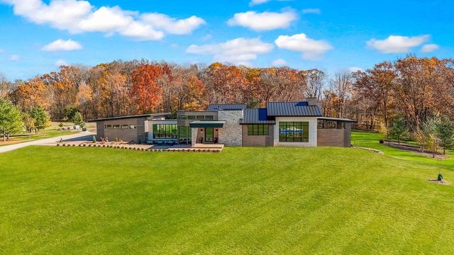 3890 Maxon DRIVE, Slinger, WI 53086