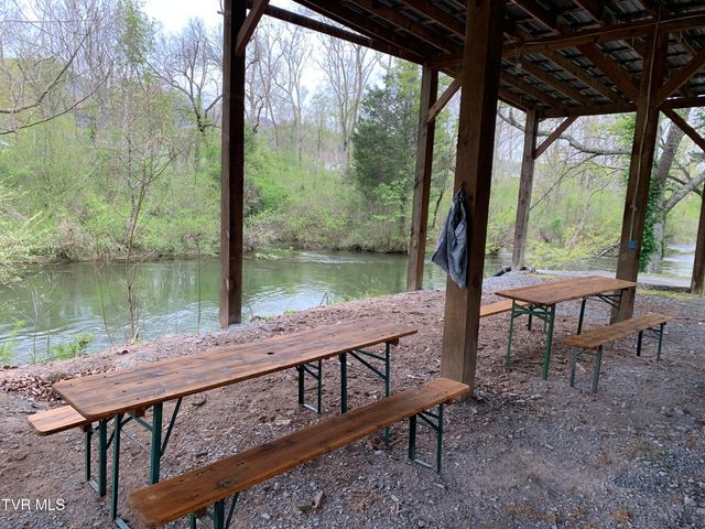 426 River Island Road, Elizabethton, TN 37643