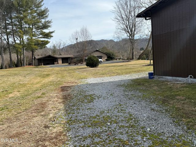 426 River Island Road, Elizabethton, TN 37643