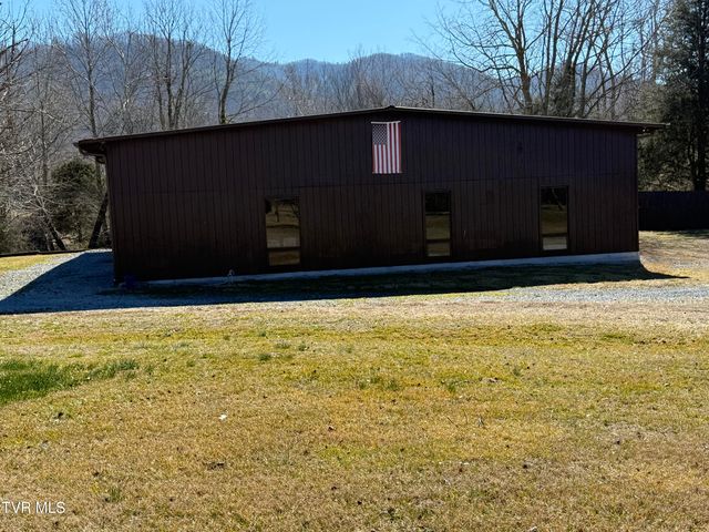 426 River Island Road, Elizabethton, TN 37643