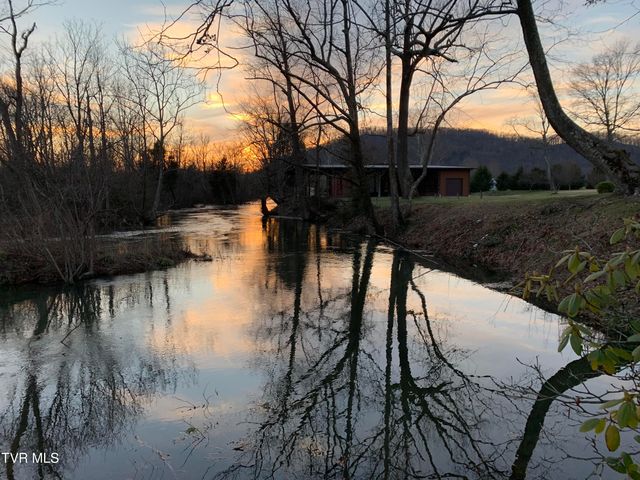 426 River Island Road, Elizabethton, TN 37643