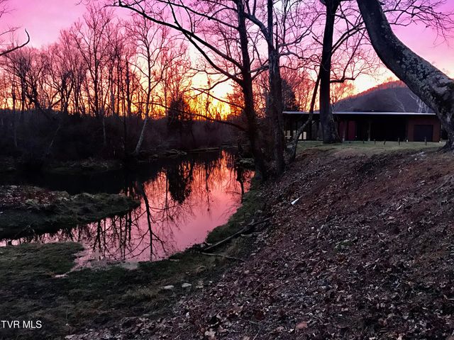 426 River Island Road, Elizabethton, TN 37643