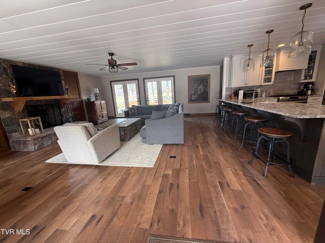 426 River Island Road, Elizabethton, TN 37643