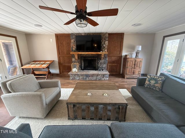 426 River Island Road, Elizabethton, TN 37643