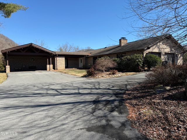 426 River Island Road, Elizabethton, TN 37643