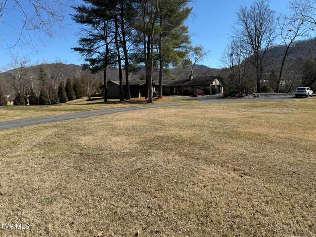 426 River Island Road, Elizabethton, TN 37643