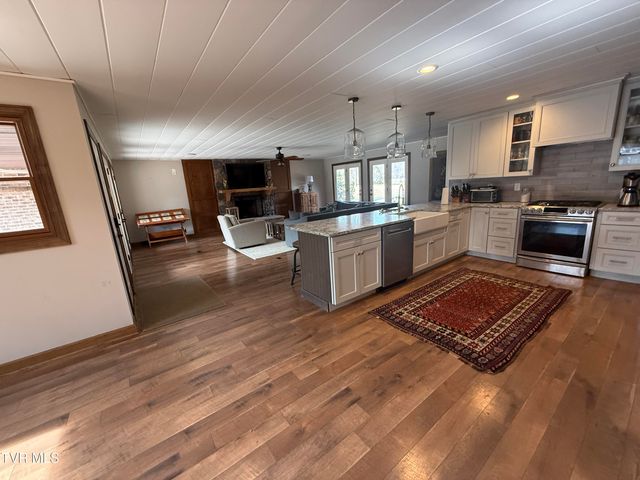 426 River Island Road, Elizabethton, TN 37643