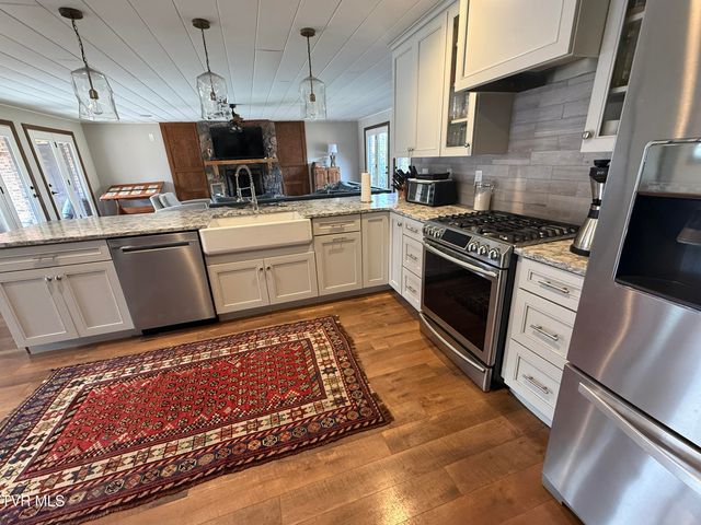 426 River Island Road, Elizabethton, TN 37643