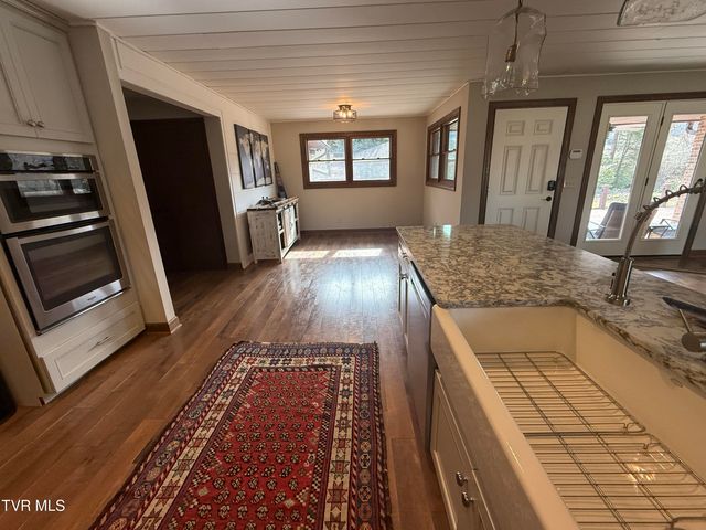 426 River Island Road, Elizabethton, TN 37643