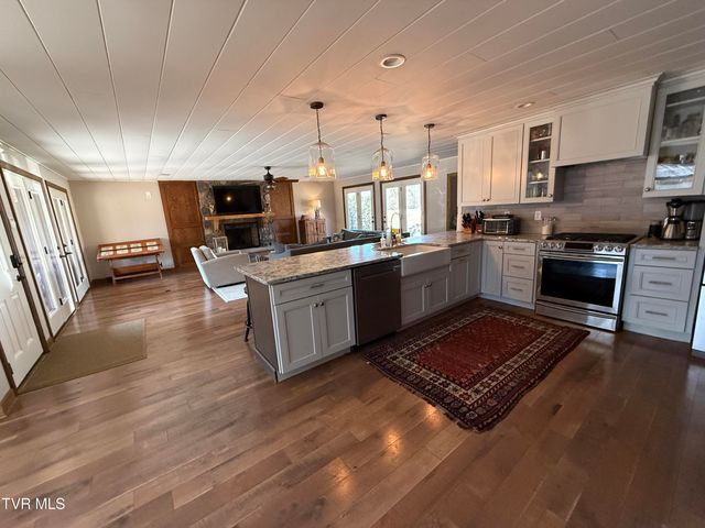 426 River Island Road, Elizabethton, TN 37643