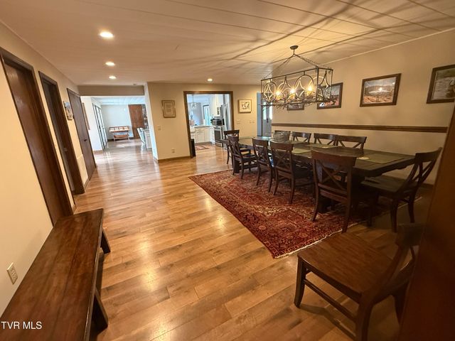 426 River Island Road, Elizabethton, TN 37643