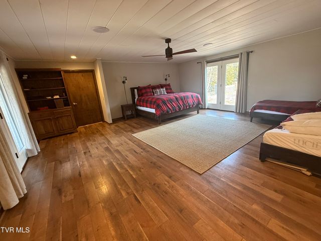 426 River Island Road, Elizabethton, TN 37643