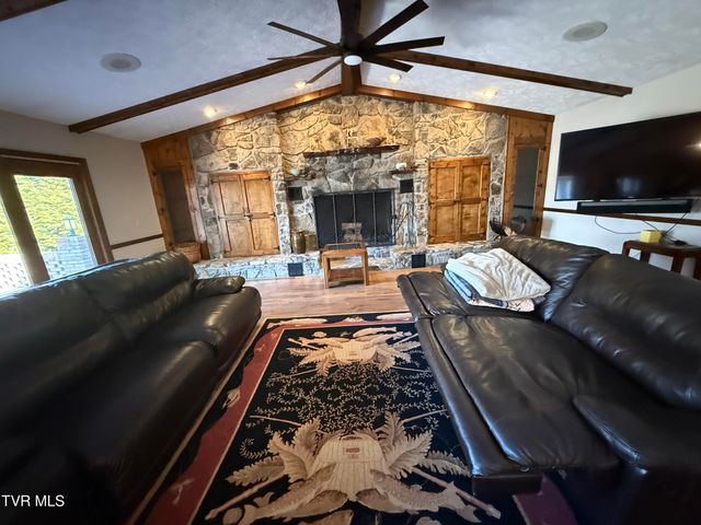 426 River Island Road, Elizabethton, TN 37643