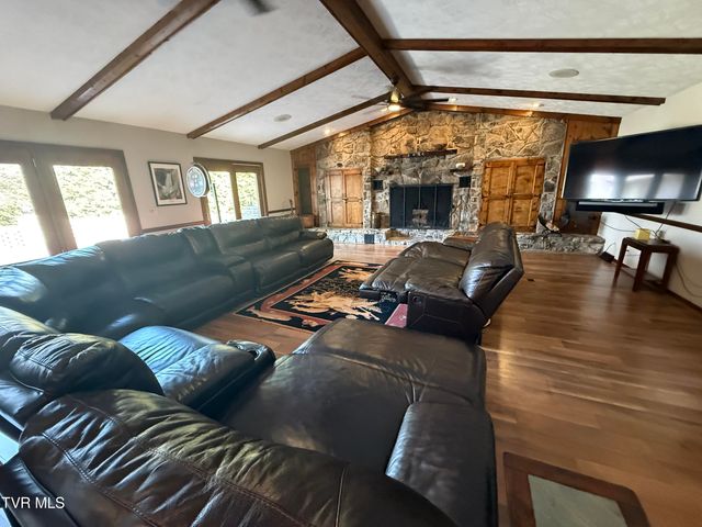 426 River Island Road, Elizabethton, TN 37643