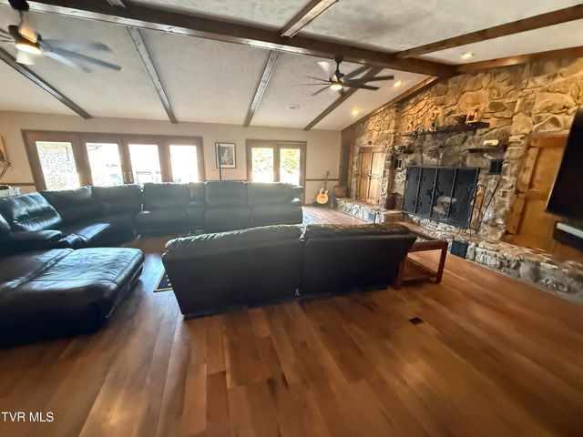 426 River Island Road, Elizabethton, TN 37643