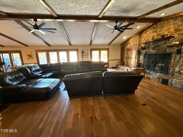 426 River Island Road, Elizabethton, TN 37643