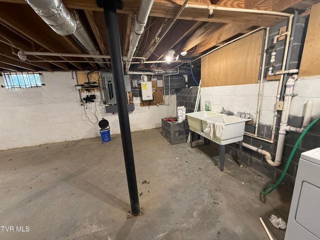 426 River Island Road, Elizabethton, TN 37643