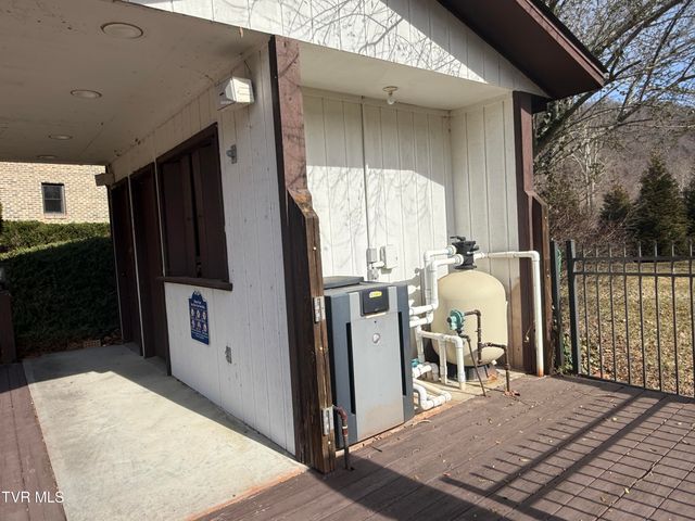 426 River Island Road, Elizabethton, TN 37643