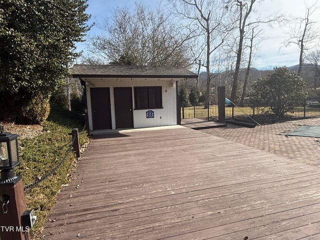 426 River Island Road, Elizabethton, TN 37643