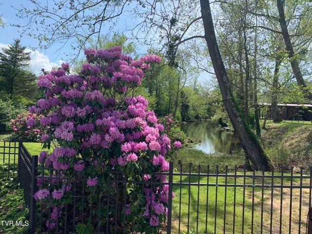 426 River Island Road, Elizabethton, TN 37643