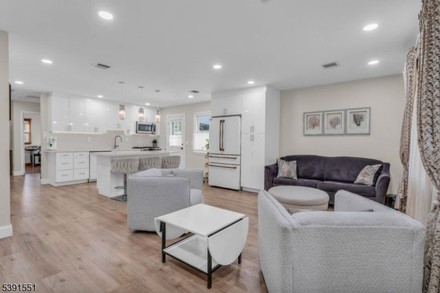 657 Summit Ave, Kenilworth Boro, NJ 07033