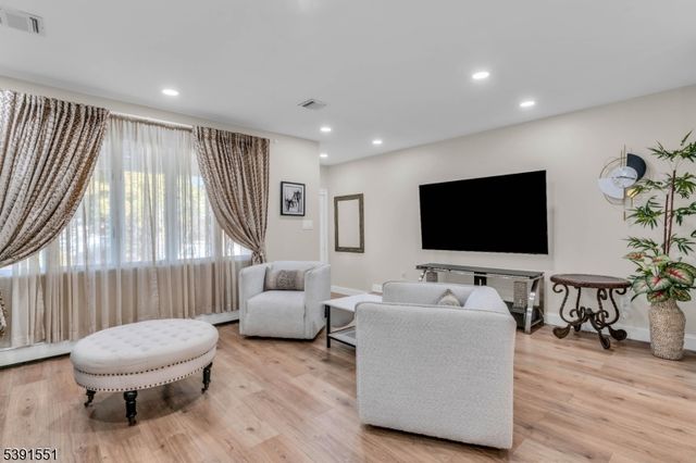 657 Summit Ave, Kenilworth Boro, NJ 07033