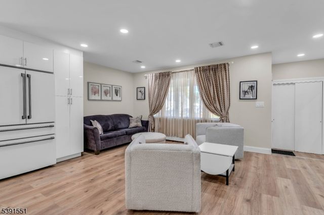 657 Summit Ave, Kenilworth Boro, NJ 07033