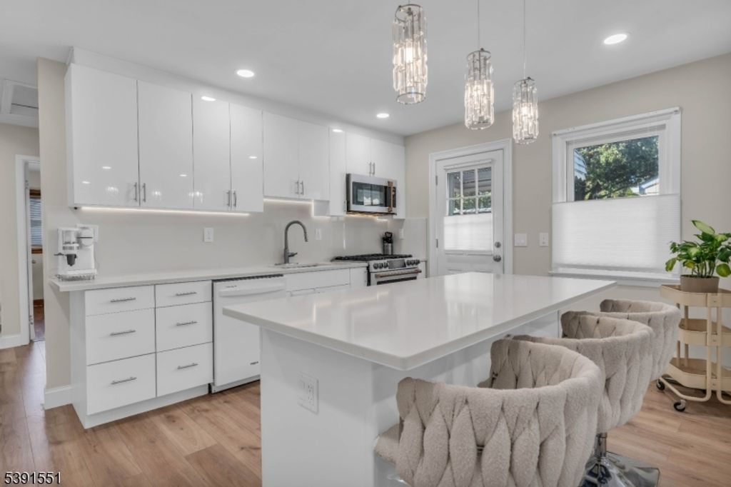 657 Summit Ave, Kenilworth Boro, NJ 07033