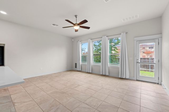 13001 Hymeadow DR 10, Austin, TX 78729