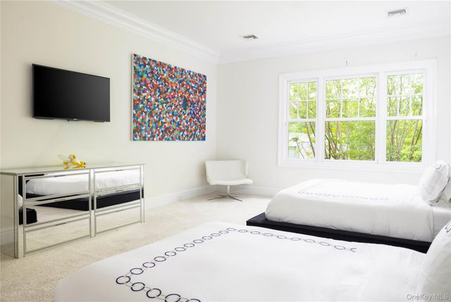 486 Middle Line Highway, Bridgehampton, NY 11932