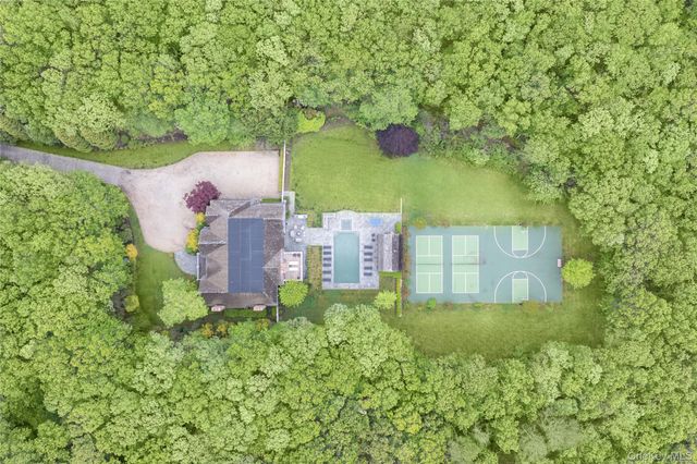 486 Middle Line Highway, Bridgehampton, NY 11932