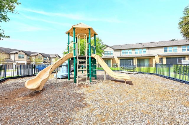 1096 PAVIA DRIVE, Apopka, FL 32703