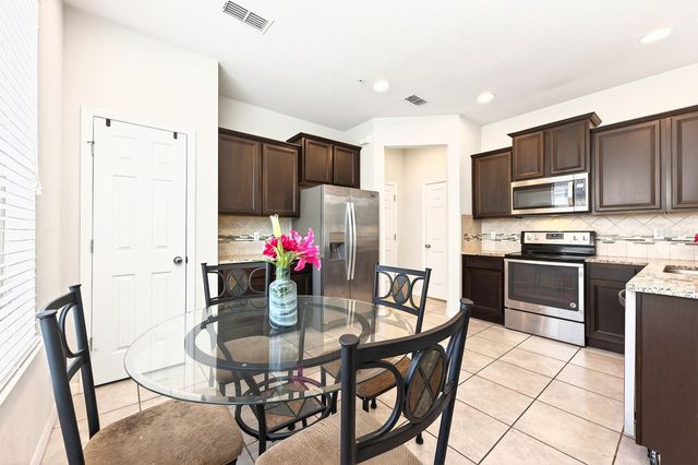 1096 PAVIA DRIVE, Apopka, FL 32703