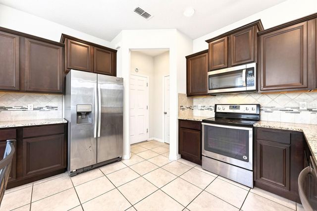 1096 PAVIA DRIVE, Apopka, FL 32703