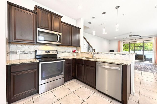 1096 PAVIA DRIVE, Apopka, FL 32703