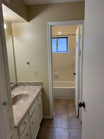 602 Briarclift Lane, Baytown, TX 77521