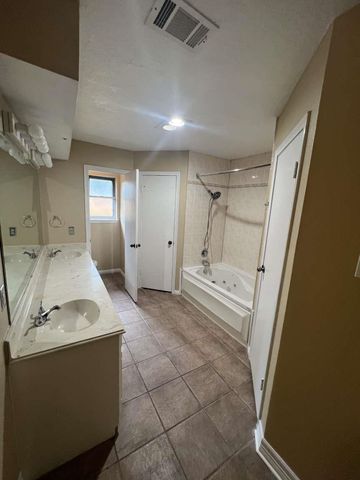 602 Briarclift Lane, Baytown, TX 77521