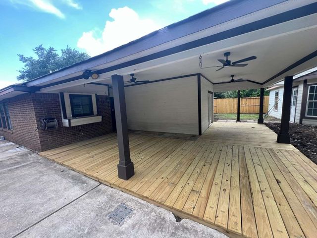 602 Briarclift Lane, Baytown, TX 77521