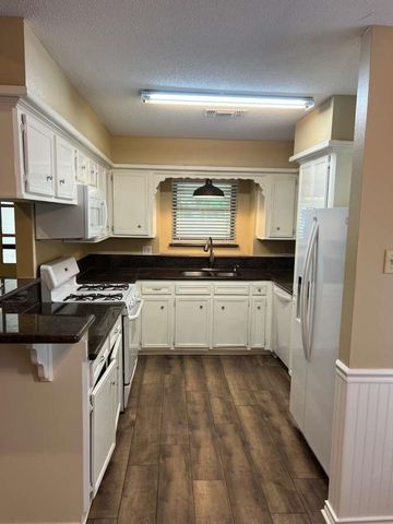 602 Briarclift Lane, Baytown, TX 77521