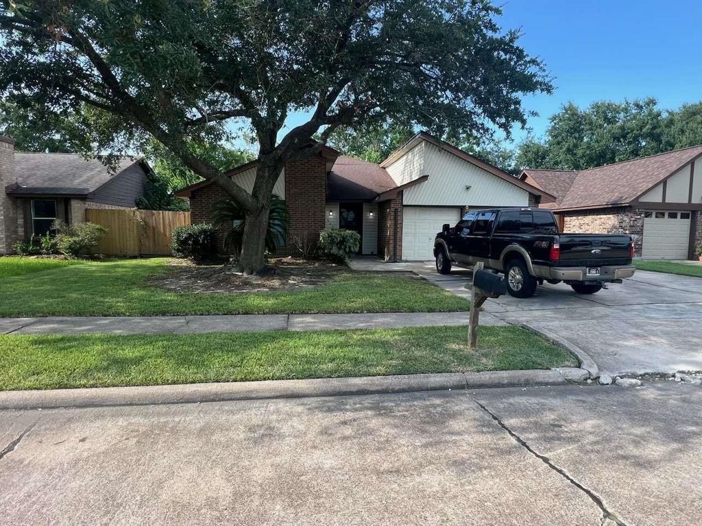 602 Briarclift Lane, Baytown, TX 77521