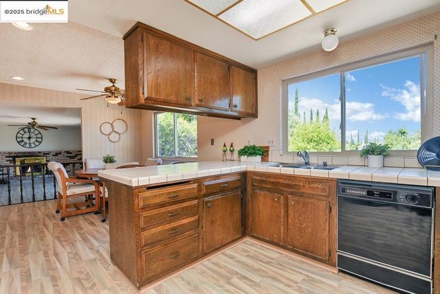 100 Yellowood Pl, Pittsburg, CA 94565