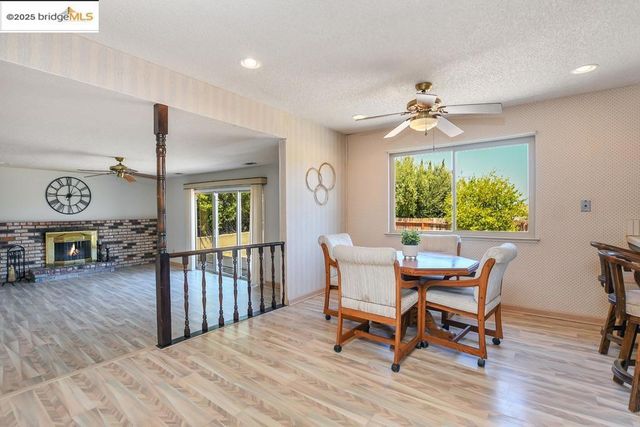 100 Yellowood Pl, Pittsburg, CA 94565