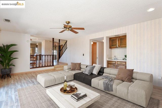 100 Yellowood Pl, Pittsburg, CA 94565