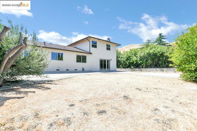 100 Yellowood Pl, Pittsburg, CA 94565