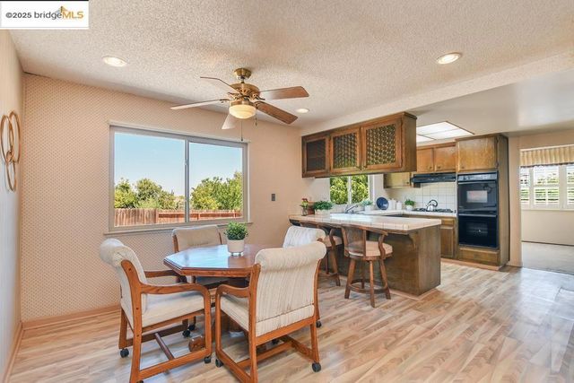 100 Yellowood Pl, Pittsburg, CA 94565