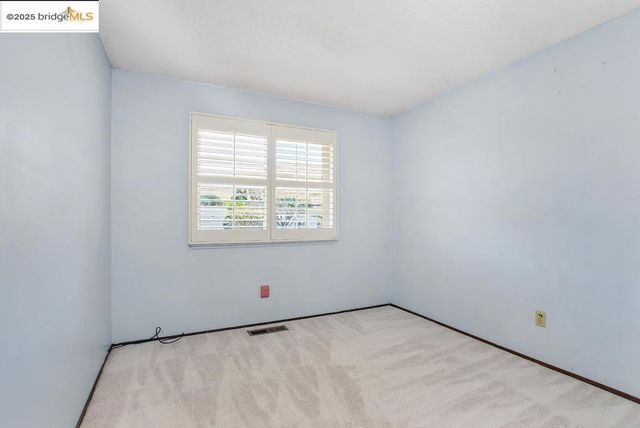 100 Yellowood Pl, Pittsburg, CA 94565